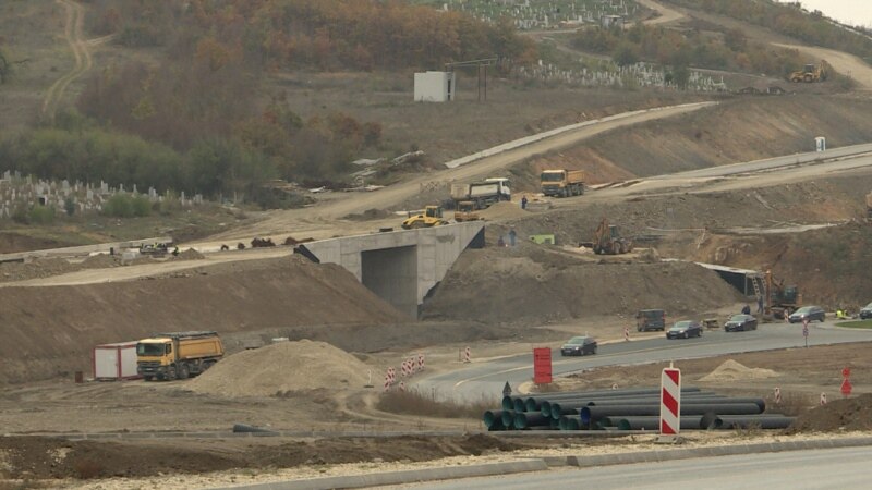 Три години се градат два километри автопат кон Косово