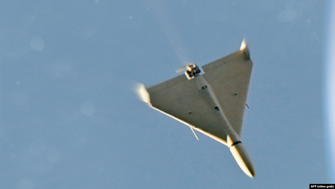 În imagine, dronă kamikaze iraniană Shahed, într-un atac al Rusiei în regiunea Kievului.