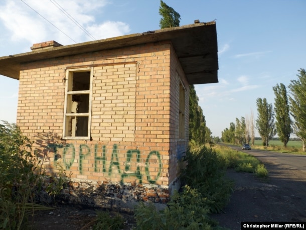 "Tornado" scrawled on a building in Pryvillia.