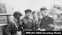 Нямецкія і савецкія вайскоўцы ў Берасьці, дзе 22 верасьня 1939 году быў праведзены супольны «парад перамогі».