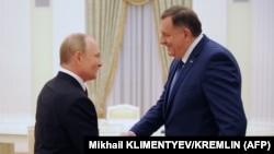 Russian President Vladimir Putin (left) meets with Bosnian Serb leader Milorad Dodik at the Kremlin in Moscow in September 2022.