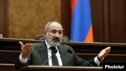 Armenian Prime Minister Nikol Pashinian addresses parliament. November 16, 2022. 