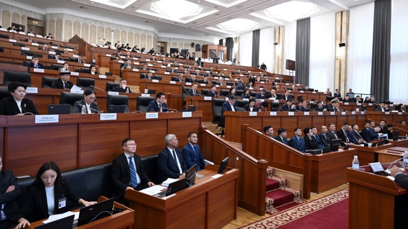 Жогорку Кенеш отклонил законопроект, ограничивающий полномочия депутатов городских кенешей Бишкека и Оша