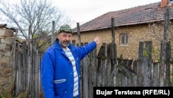 Dragan Spasić pokazuje svoju oronulu kuću