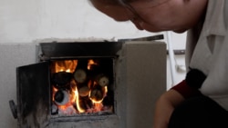 Educație la gura sobei: Instituțiile care se încălzesc cu lemne și cărbuni, la adăpost pe timp de criză energetică