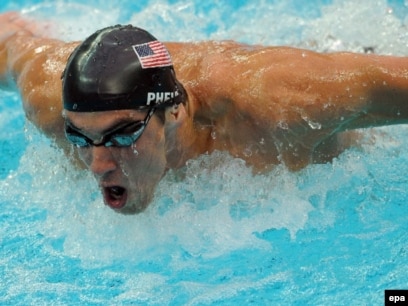 Әдемі жалаңаш тай әйелі