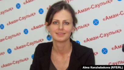 Дилдо бар терең жұлдыру минет