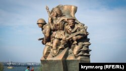 Створення пам'ятника воїнам-десантникам у Керчі в 2012 році супроводжувалося скандалами