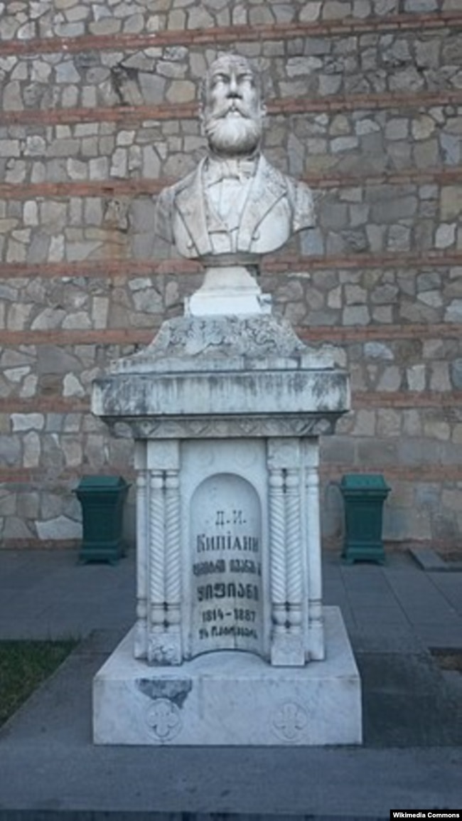 დიმიტრი ყიფიანის ძეგლი