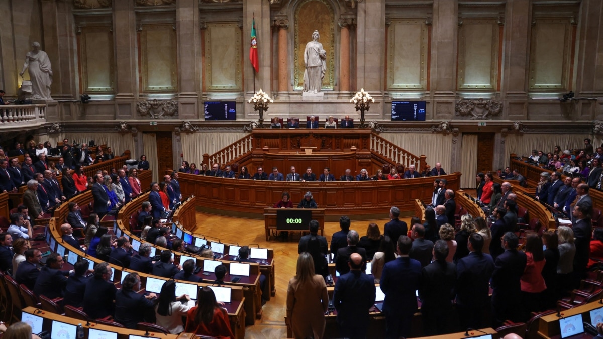 Парламент Португалії проголосував за вотум недовіри уряду Монтенегру