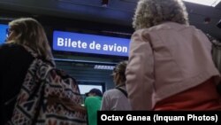 Air Connect intră pe piață după ce alt operator cu acționariat majoritar românesc, Blue Air, a intrat în insolvență. În septembrie 2022 Blue Air a aruncat în haos mii de români, după ce a anulat intempestiv sute de zboruri, fiind necesară intervenția Guvernului.