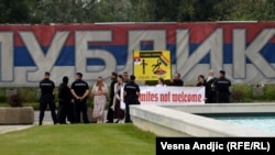 Skup ispred Palate Srbija obezbeđivalo je više desetina policajaca.