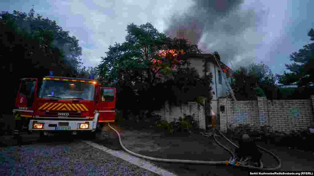 Пожежа в одному з приватних будинків внаслідок обстрілу Харкова