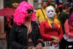 Prema novom zakonu kazneno pravni okviri za prostituciju transformisali bi se u takozvani nordijski model, kažnjavajući i klijente i one koji ih omogućavaju. Protest u Madridu, 12. septembra 2022.