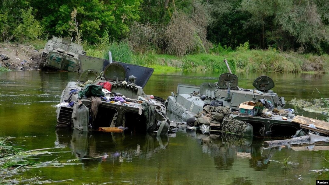 Руска военна техника, изоставена в украинската източна Харковска област.