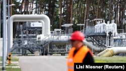 Pogled prema baltičkom plinovodu Sjeverni tok 1 i prijenosnoj stanici veze plinovoda Baltičkog mora u industrijskom području Lubmina, Njemačka, 30. augusta 2022.