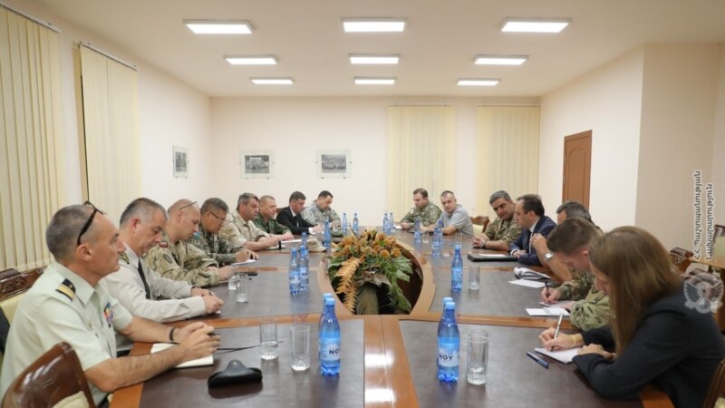 Представители Минобороны Армении представили ситуацию военным атташе иностранных посольств 
