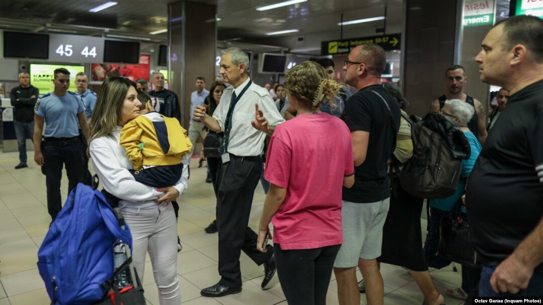 Minorii nu vor mai fi controlați obligatoriu când pleacă de pe aeroport spre state Schengen. 