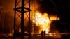 Pompierii ucraineni sting focul după ce un atac cu rachete rusești a lovit o centrală electrică din Harkov, Ucraina, 11 septembrie 2022 (imagine generică).