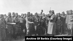Сръбски офицери празнуват превземането на Одрин, в днешна Турция, през 1913 г.