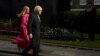 Odlazeći premijer Velike Britanije Boris Johnson i njegova supruga Carrie odlaze iz premijerske rezidencije nakon njegovog posljednjeg obraćanja, 6. septembar 2022. 