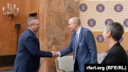 RFE/RL President and CEO Jamie Fly meets with Prime Minister Nicolae Ciucă. 