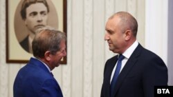 Президентът на "Лукойл" Вадим Воробьов и президентът на България Румен Радев по време на срещата им на 8 септември в София.
