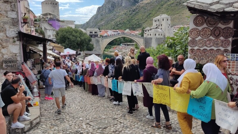 Majke Srebrenice mirnom šetnjom u Mostaru podsjetile na genocid 