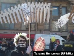 "Партия мертвых" на одной из массовых акций в Петербурге