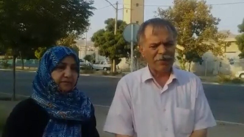 تحصن پدر و مادر بهنام موسیوند در مقابل زندان رجایی‌شهر؛ پلیس تهدید به بازداشت کرد