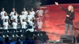 'We Will Rock You': Armenian Kids' Choir Share Stage With Queen Legend video grab 3