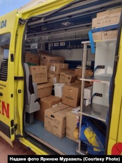 Допомога від української діаспори з Іспанії: ця машина швидкої допомоги і гель алое вера вже їдуть в Україну