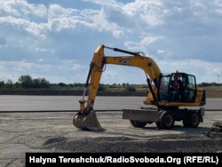 Перед пунктом пропуску «Краківець» облаштовують стоянку для вантажного транспорту