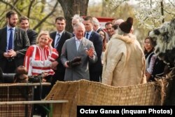 Prințul Charles a venit în vizită oficială în România în 2017. El are mai multe proprietăți în mediul rural.