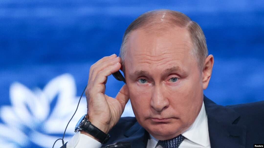 În timp ce forțele ruse erau alungate din mai multe orașe din estul Ucrainei, Vladimir Putin a participat în weekend la Zilele Moscovei. 