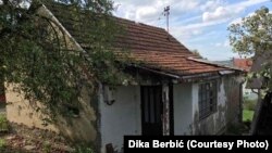 Bosna i Hercegovina, ruševna porodična kuća Dike Berbić, povratnice u Derventu, već godinama bezuspješno čeka na obnovu, septembar 2022.