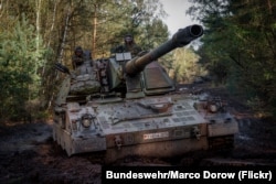 За контрактом із Україною, Німеччина має поставити для ЗСУ 100 гаубиць PzH2000, але у Берліні досі не готові передавати окремі види зброї