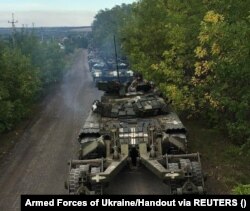 Militari ucraineni în timpul contraofensivei din regiunea Harkov, Ucraina, într-o fotografie difuzată pe 12 septembrie 2022.