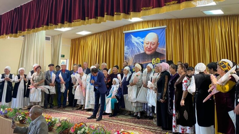 Оппозиция қайраткері Алтынбек Сәрсенбайұлының 60 жылдығына арнап ауылдастары ас берді