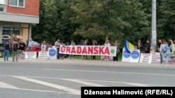 Protest građana ispred Ureda visokog predstavnika (OHR) u Sarajevu 7. septembra protiv nametanja izmjena Izbornog zakona BiH.