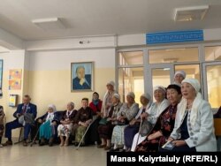 Алтынбек Сәрсенбайұлын еске алу шарасына жиналған халық. Алматы облысы, 10 қыркүйек 2022 жыл.