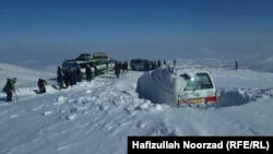 تصویر آرشیف: برفباری و مسدود شدن راه های مواصلاتی در نقاط مرکزی افغانستان 