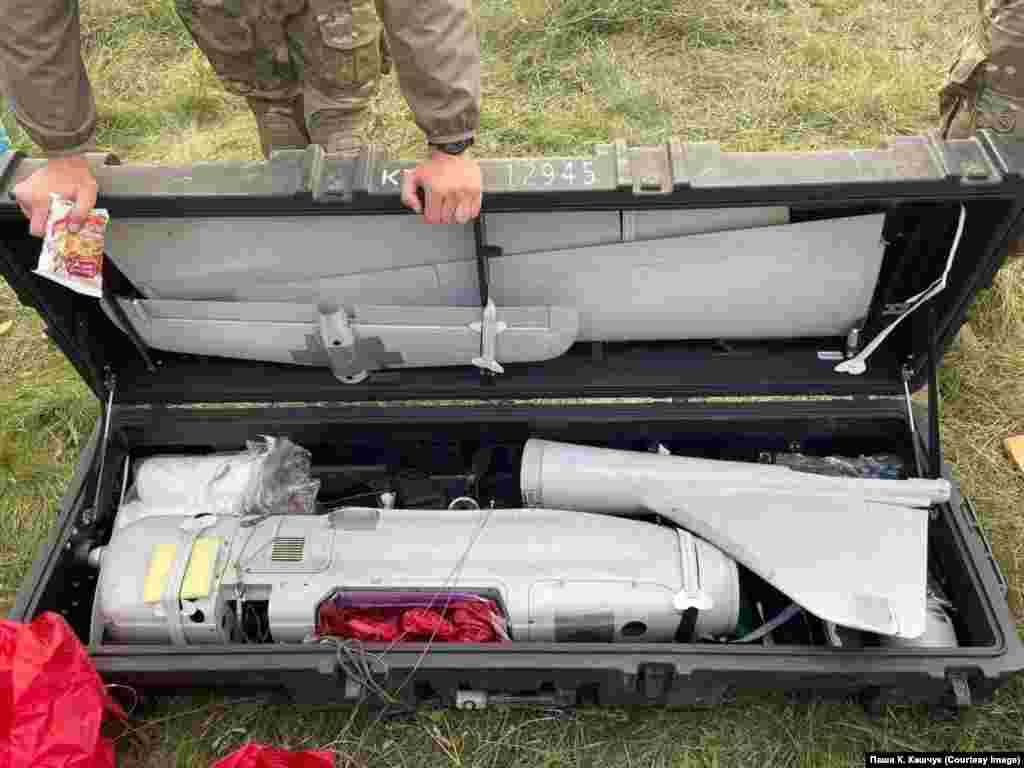 On September 11, Ukrainian military volunteer Pasha Kashchuk posted this and several other images to his Facebook page showing a captured Russian Orlan-10 reconnaissance drone.&nbsp;