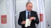 Ռուսաստանի նախագահ Վլադիմիր Պուտինը քվեարկում է ընտրություններում, արխիվ