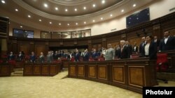 Armenia - Deputies from the ruling Civil Contract party open the autumn session of the National Assembly, Yerevan, September 12, 2022.
