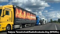 Вантажні автомобілі очікують на перетин українсько-польського кордону в «єЧерзі» 15 днів