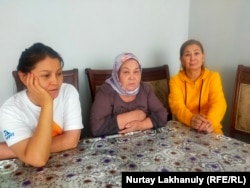 Активисты, требующие от Китая освободить их родственников из лагерей Синьцзяна. Слева направо: Гульфия Казыбек, Халида Акытхан и Гаухар Курманалиева