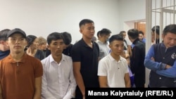 Молодые люди, заявившие о пытках после задержаний в январе и признанные потерпевшей стороной. Талдыкорган, 9 сентября 2022 года