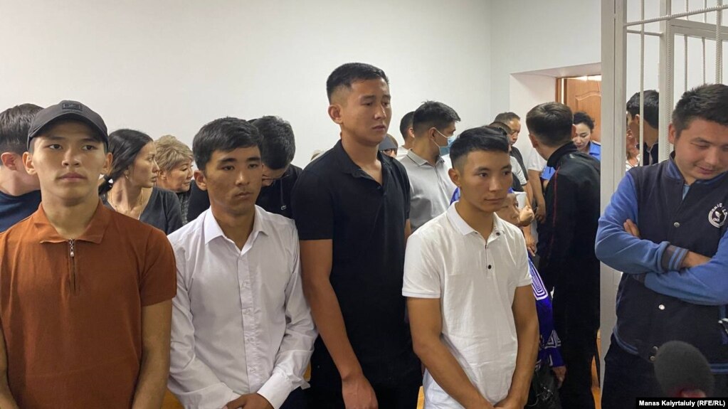 На судебном заседании в Талдыкоргане по делу о пытках в отношении задержанных. 9 июля 2022 года