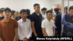 Молодые люди, заявившие о пытках после задержаний в январе и признанные потерпевшей стороной. Талдыкорган, 9 сентября 2022 года